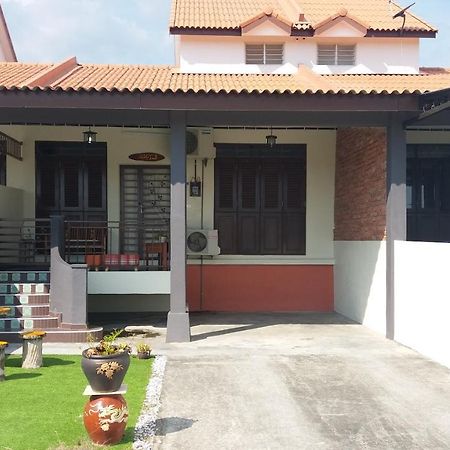 Teratakmuslim H'H Villa Malacca Eksteriør billede